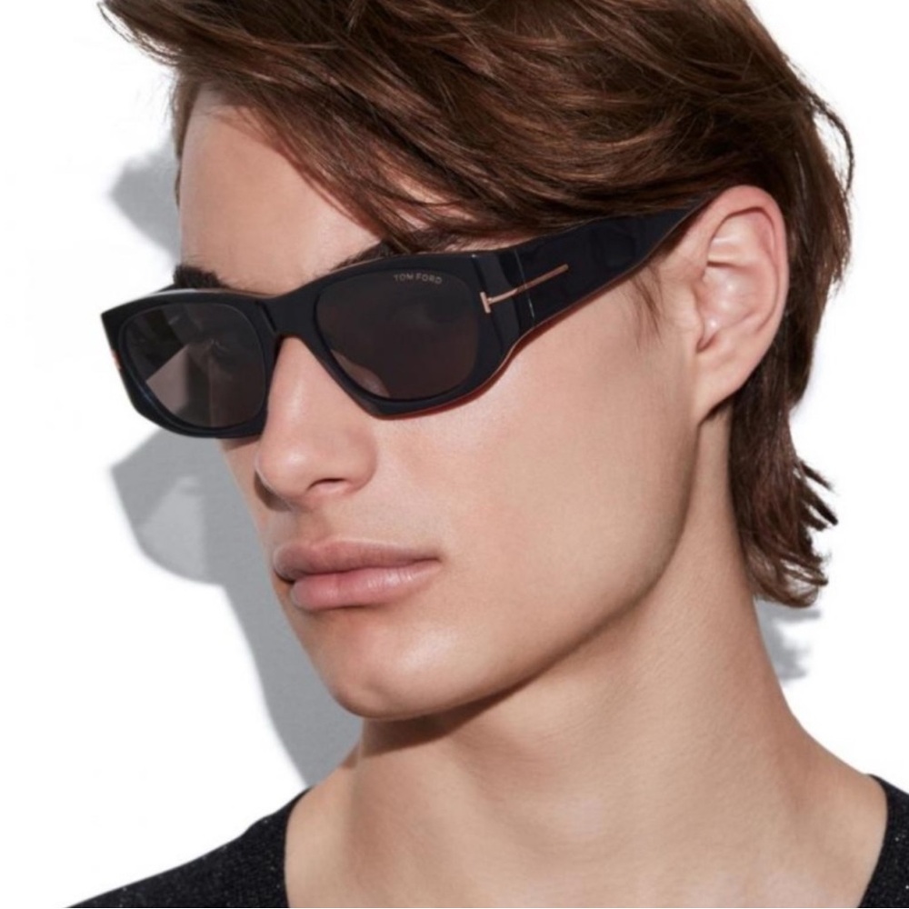 Tom Ford - sunglasses with case - Like New - never worn - 53-19-145 - Picture 13 of 15